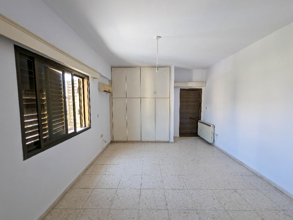 Flat-Paphos Municipality-PR38242