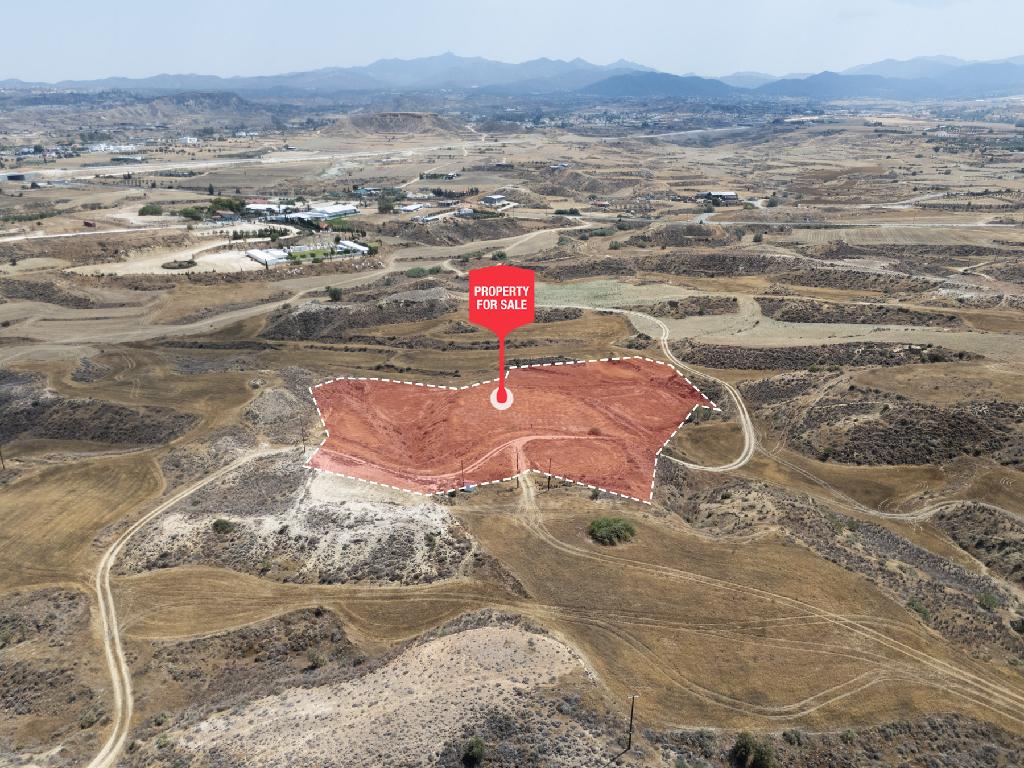 Field - Arediou, Nicosia