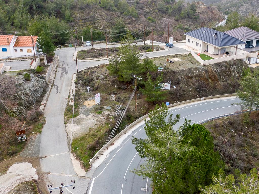 O&iota;&kappa;ό&pi;&epsilon;&delta;&omicron; - &Alpha;&gamma;&rho;ό&sigmaf;, &Lambda;&epsilon;&mu;&epsilon;&sigma;ό&sigmaf;