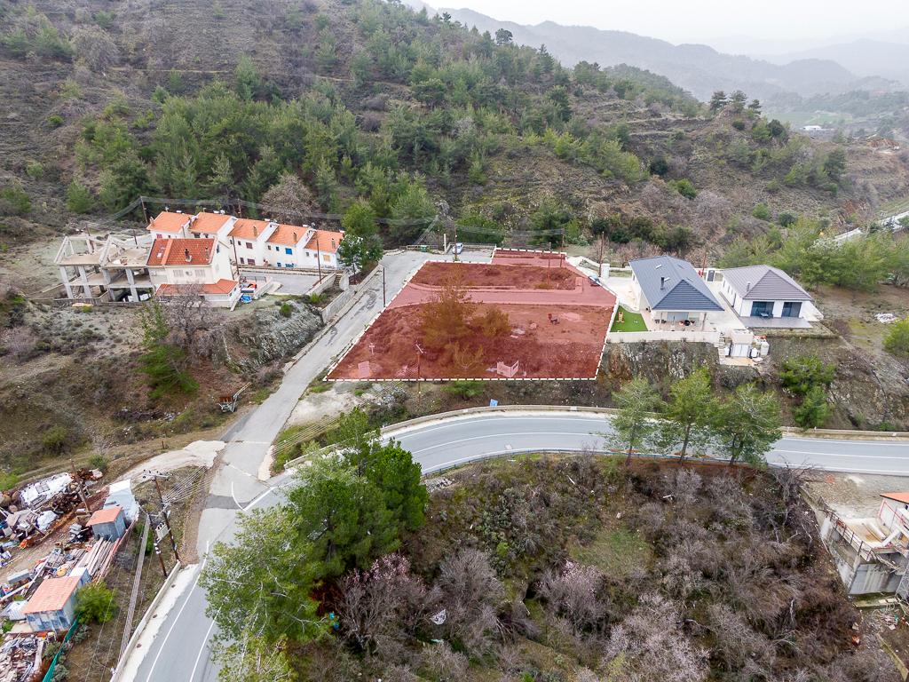 O&iota;&kappa;ό&pi;&epsilon;&delta;&omicron; - &Alpha;&gamma;&rho;ό&sigmaf;, &Lambda;&epsilon;&mu;&epsilon;&sigma;ό&sigmaf;