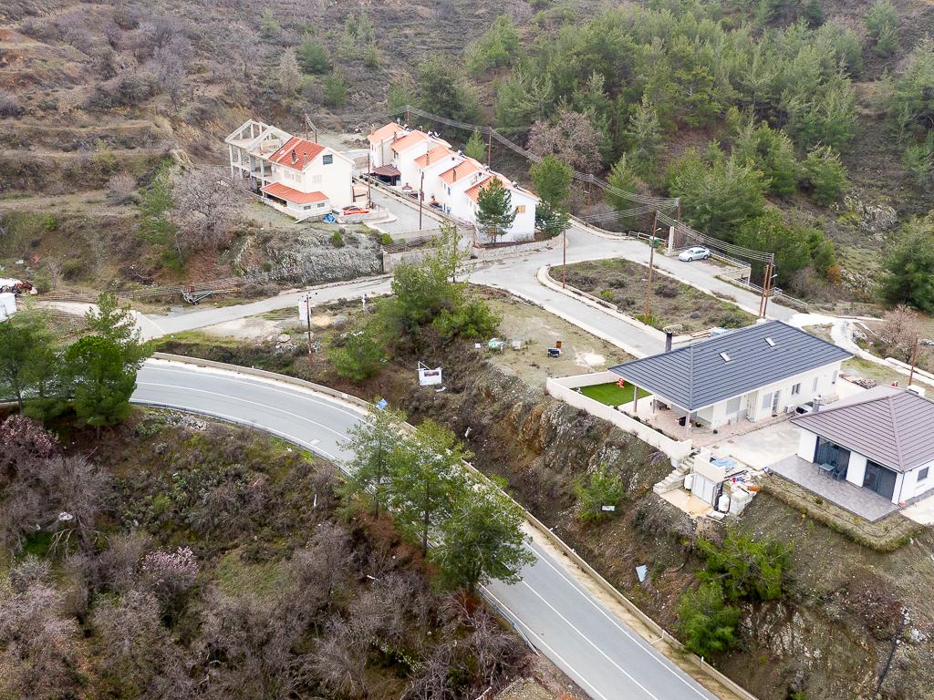 O&iota;&kappa;ό&pi;&epsilon;&delta;&omicron; - &Alpha;&gamma;&rho;ό&sigmaf;, &Lambda;&epsilon;&mu;&epsilon;&sigma;ό&sigmaf;