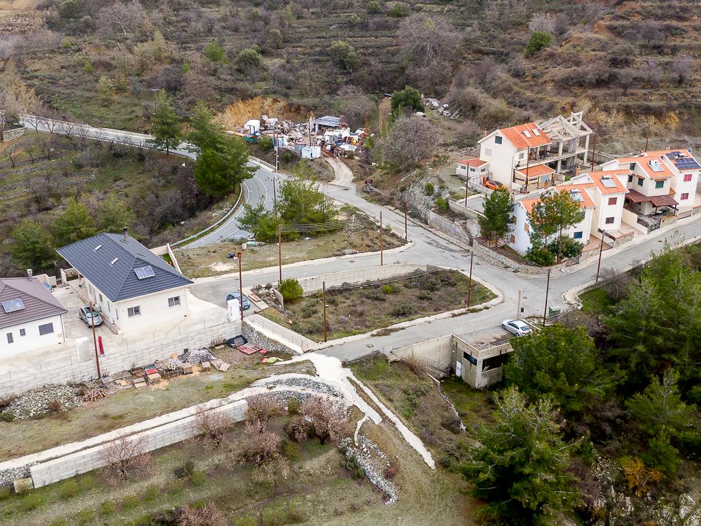 O&iota;&kappa;ό&pi;&epsilon;&delta;&omicron; - &Alpha;&gamma;&rho;ό&sigmaf;, &Lambda;&epsilon;&mu;&epsilon;&sigma;ό&sigmaf;