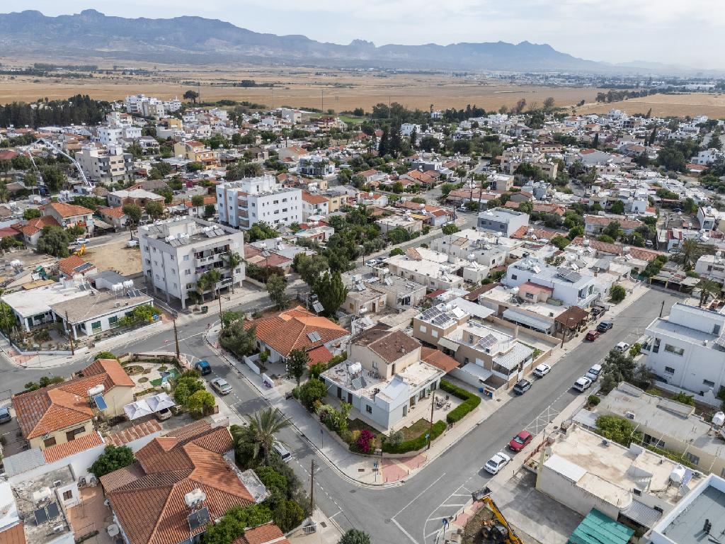 Detached house-Nicosia Municipality-PR45410