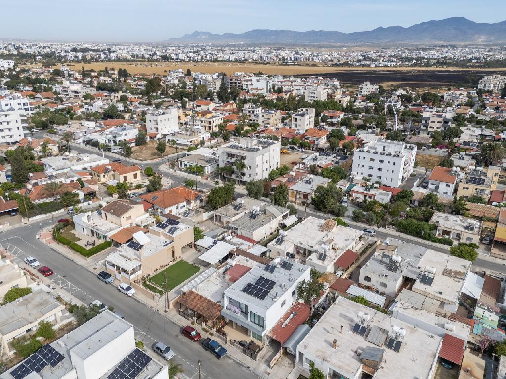 Detached house-Nicosia Municipality-PR45410