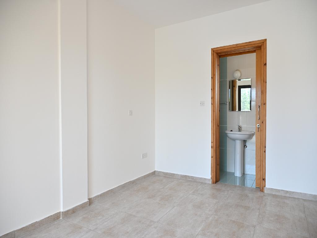 Semidetached house-Dromolaxia - Meneou-PR46260