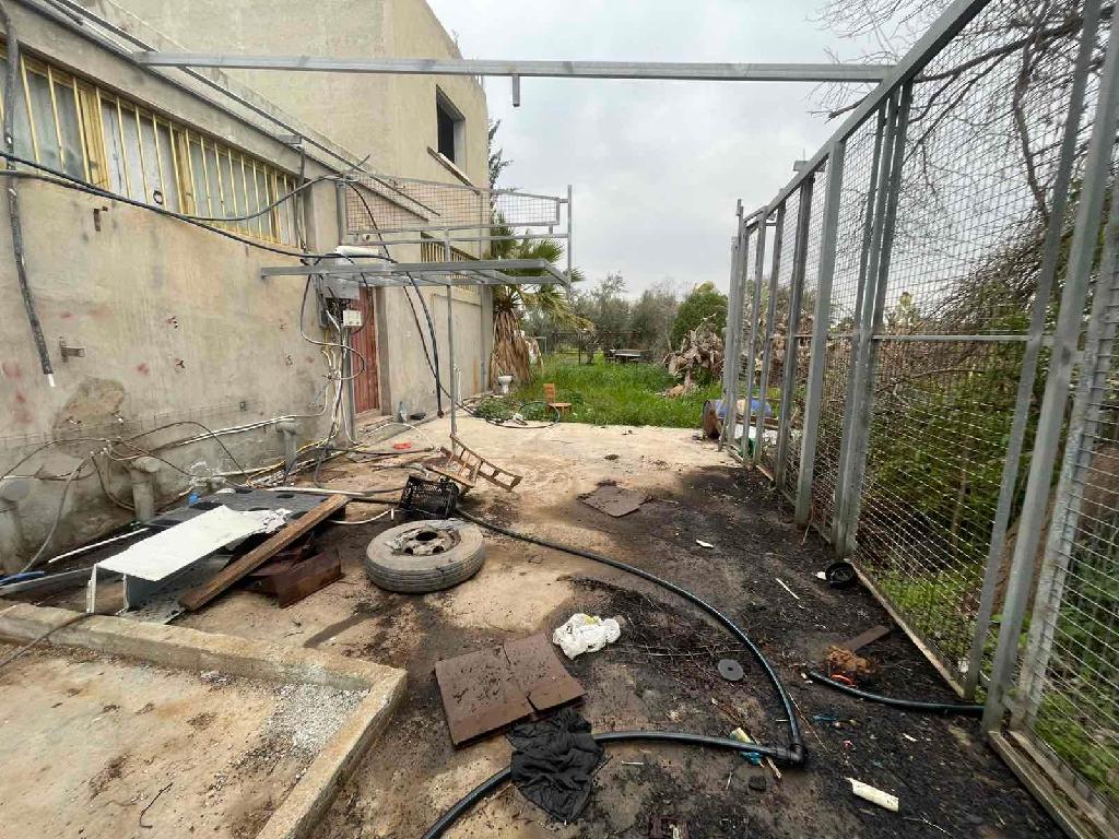 Mixed-use Building-Peristerona-PR44629