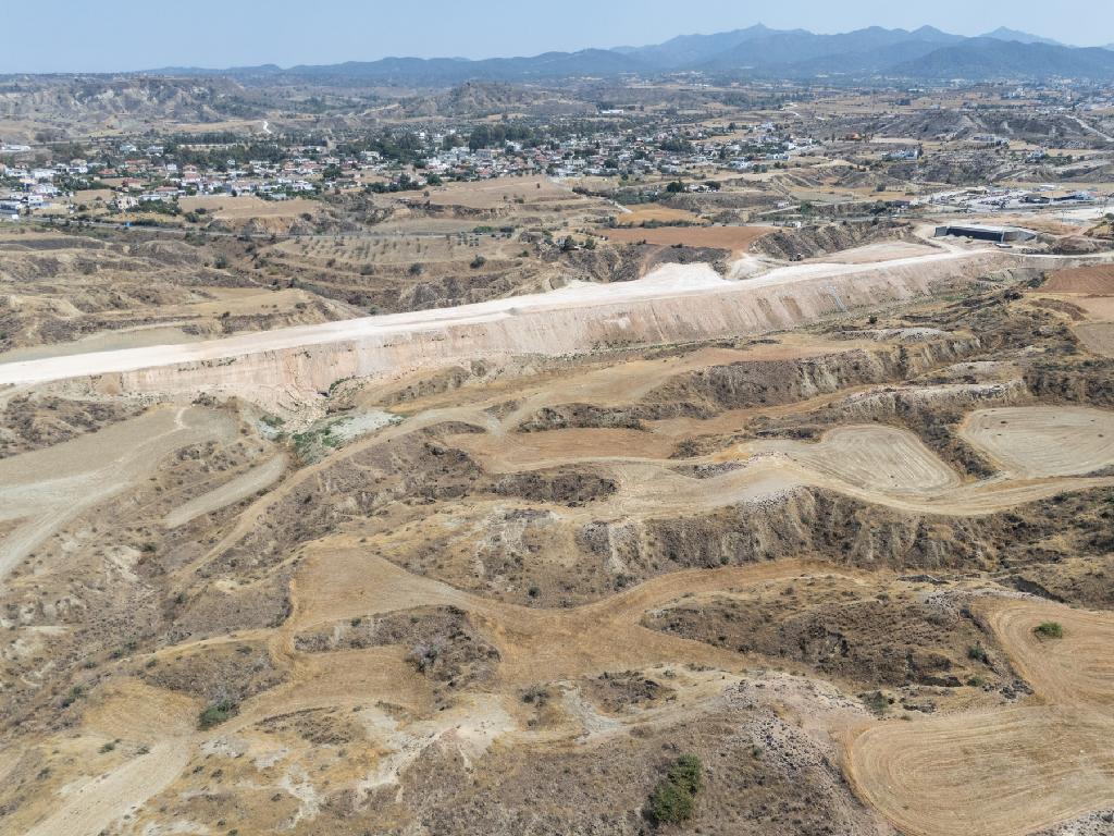 Field - Arediou, Nicosia