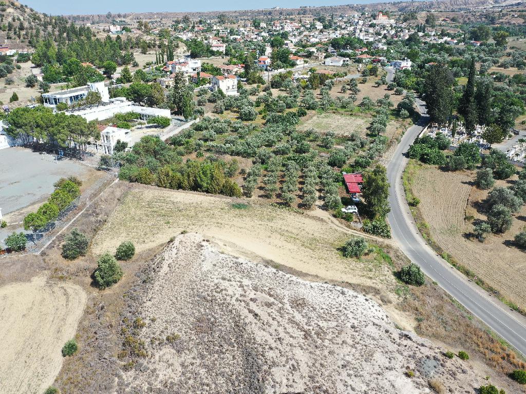 Field - Pera, Nicosia