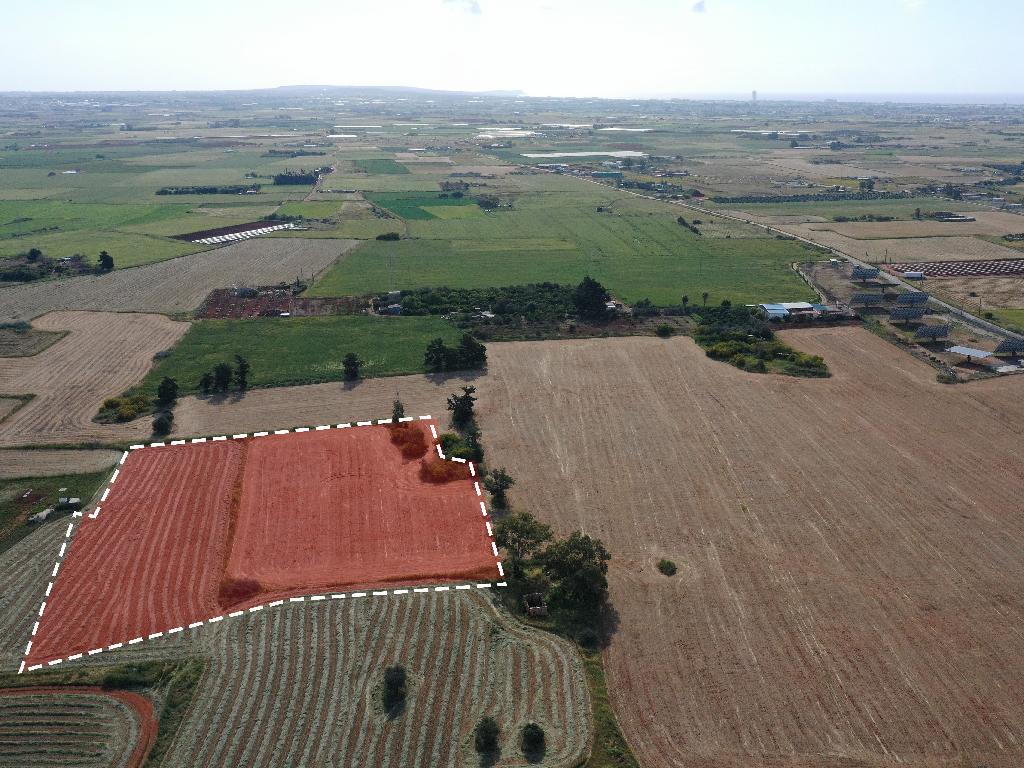 Field-Avgorou-PR13905