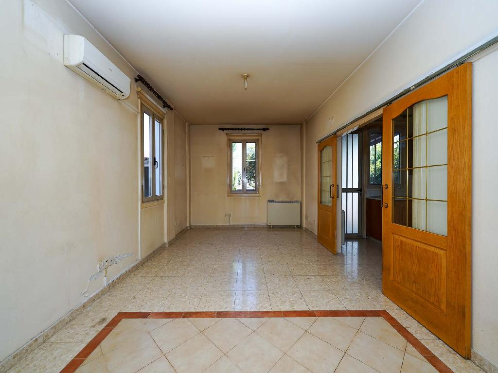 Detached house-Nicosia Municipality-PR44860