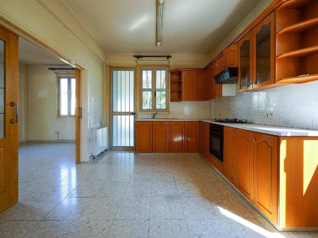 Detached house-Nicosia Municipality-PR44860