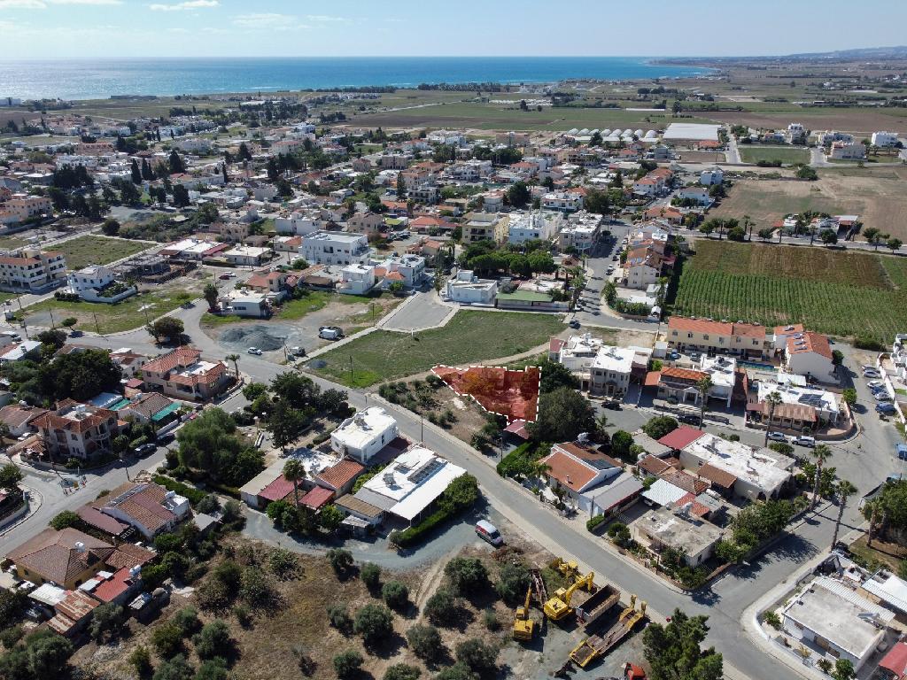 &Tau;&epsilon;&mu;ά&chi;&iota;&omicron; - &Pi;&epsilon;&rho;&iota;&beta;ό&lambda;&iota;&alpha;, &Lambda;ά&rho;&nu;&alpha;&kappa;&alpha;