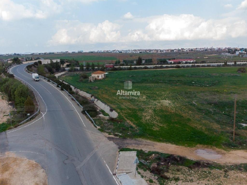 Field - Kokkinotrimithia, Nicosia
