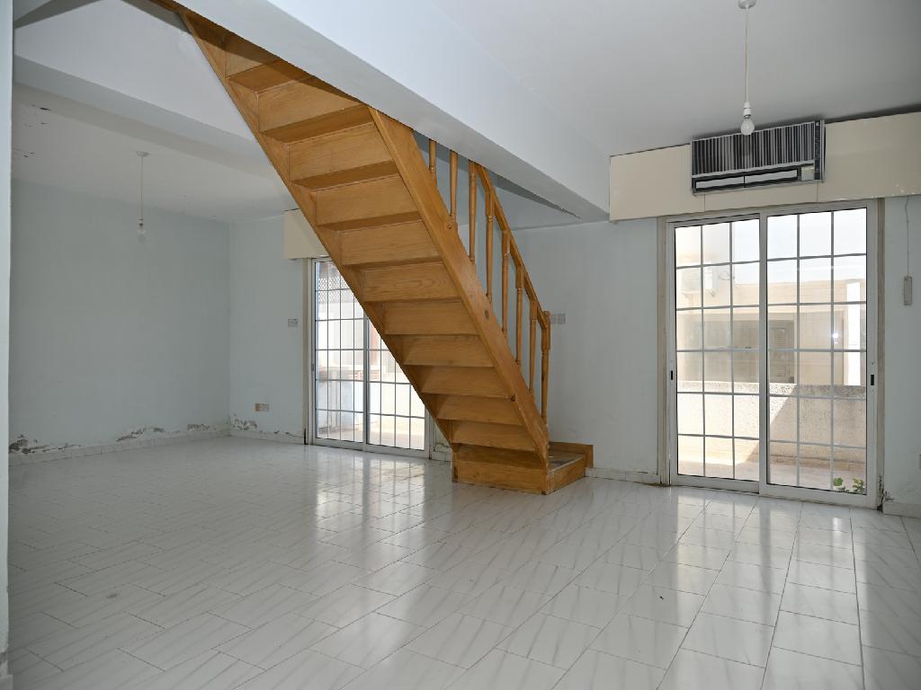 Detached house-Paralimni-PR46257