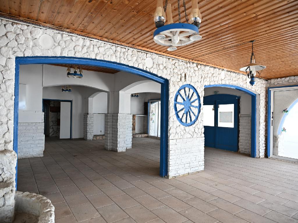 Καταστήματα-Παραλίμνι-PR42478