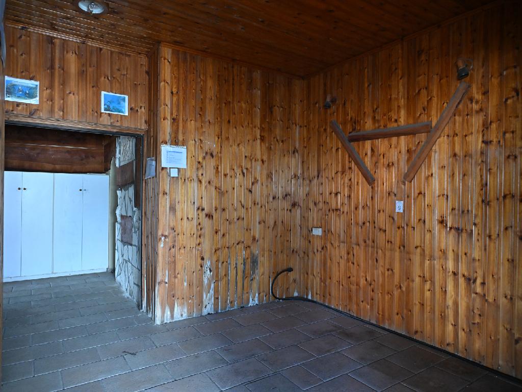 Καταστήματα-Παραλίμνι-PR42478