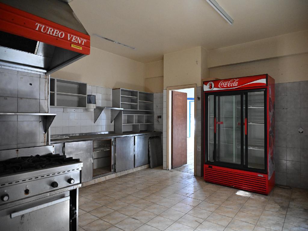 Καταστήματα-Παραλίμνι-PR42478