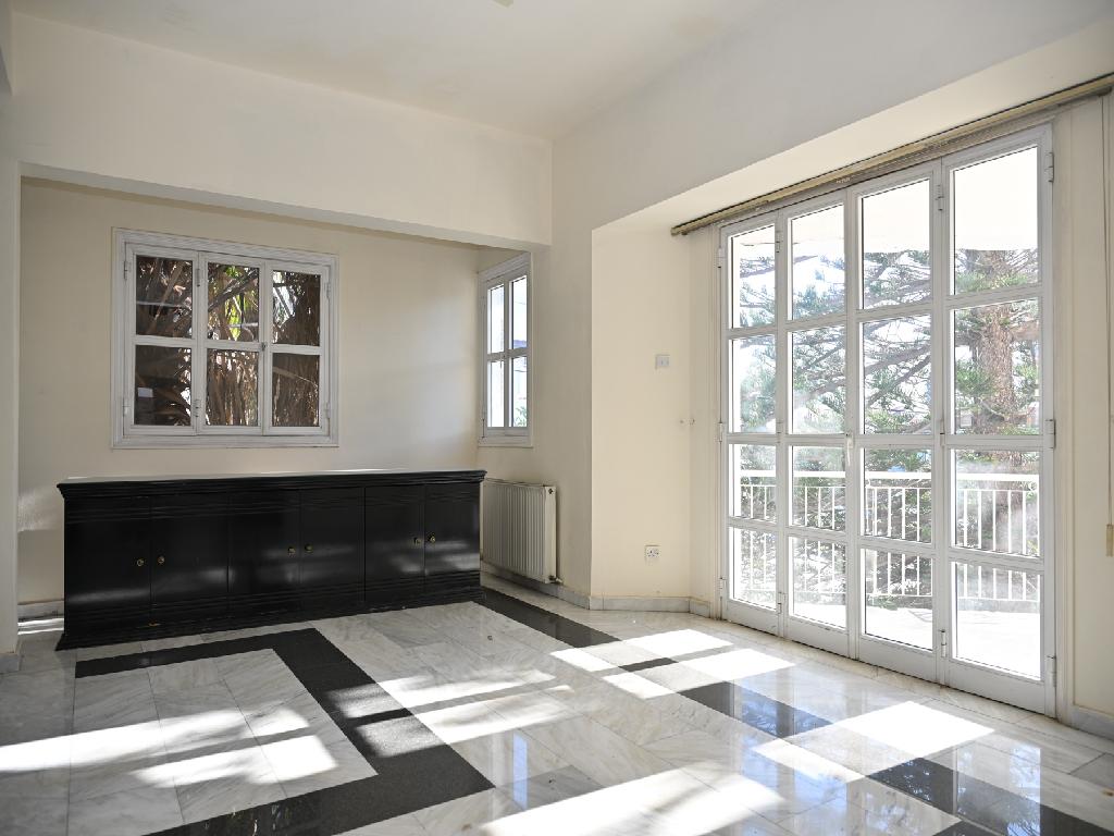 Detached house-Larnaca Municipality-PR43304