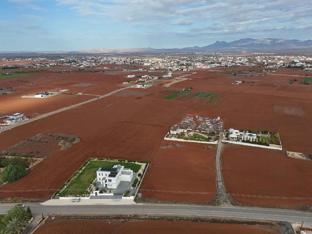 Field - Palaiometocho, Nicosia