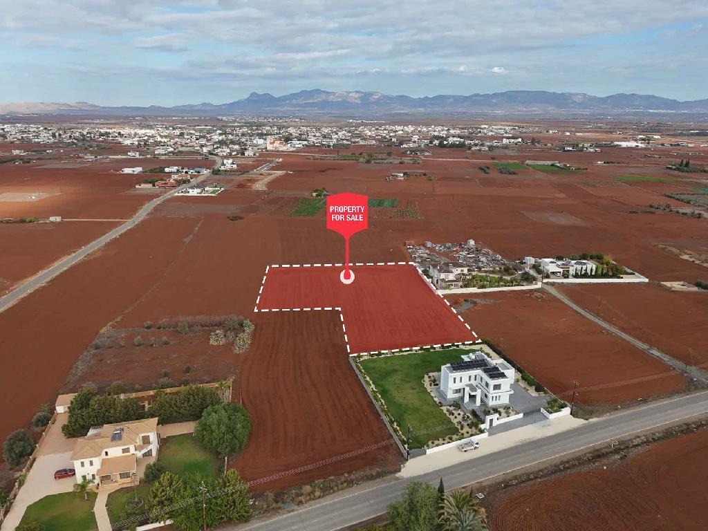 Field - Palaiometocho, Nicosia