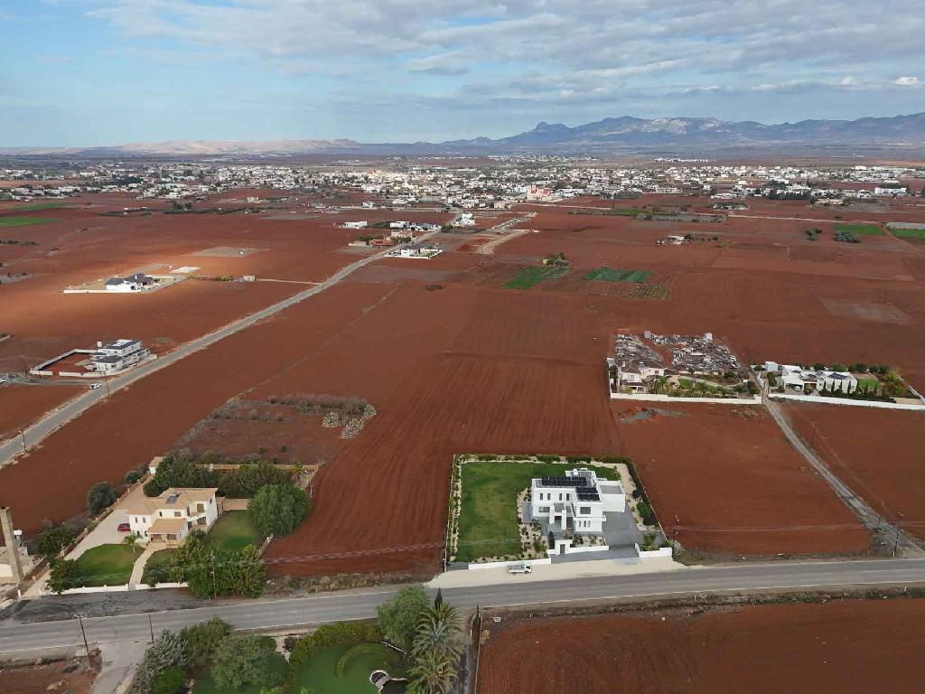Field - Palaiometocho, Nicosia