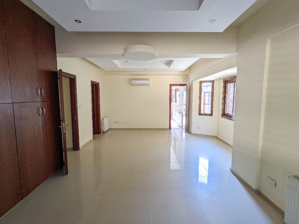 Detached house-Trachoni-PR36254