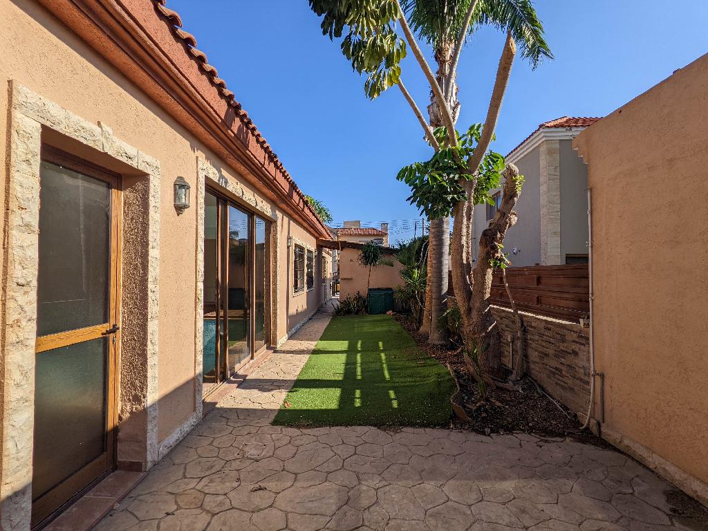 Detached house-Trachoni-PR36254