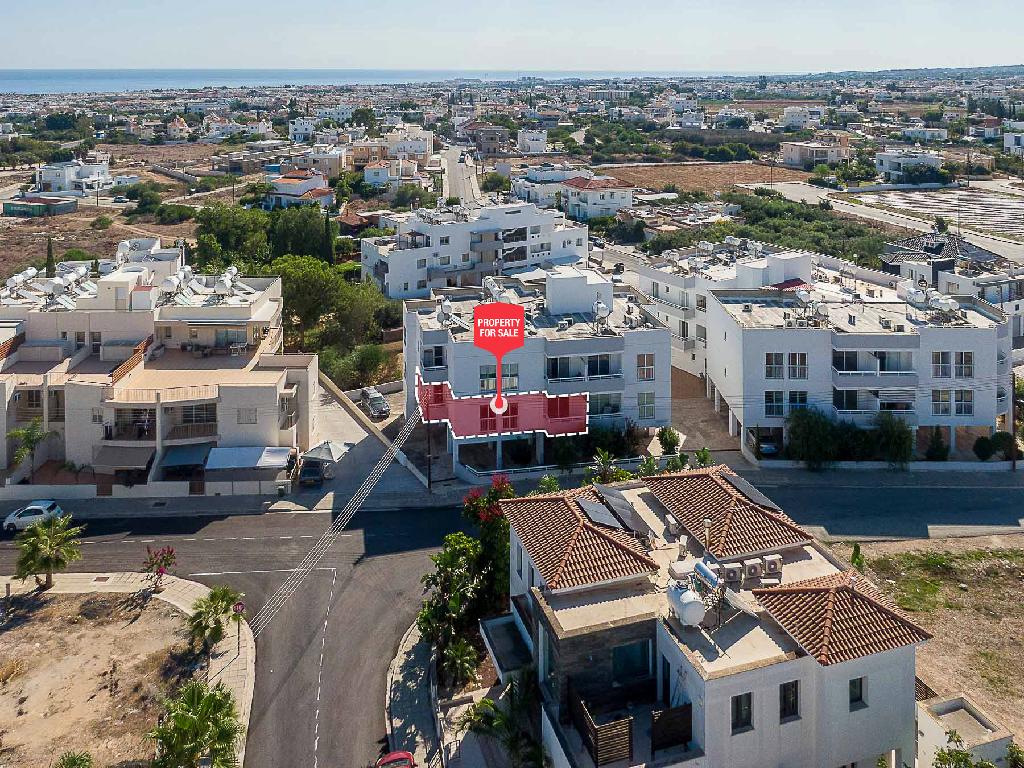 &Delta;&iota;&alpha;&mu;έ&rho;&iota;&sigma;&mu;&alpha; - Melani Court - &Pi;&alpha;&rho;&alpha;&lambda;ί&mu;&nu;&iota;, &Alpha;&mu;&mu;ό&chi;&omega;&sigma;&tau;&omicron;&sigmaf;