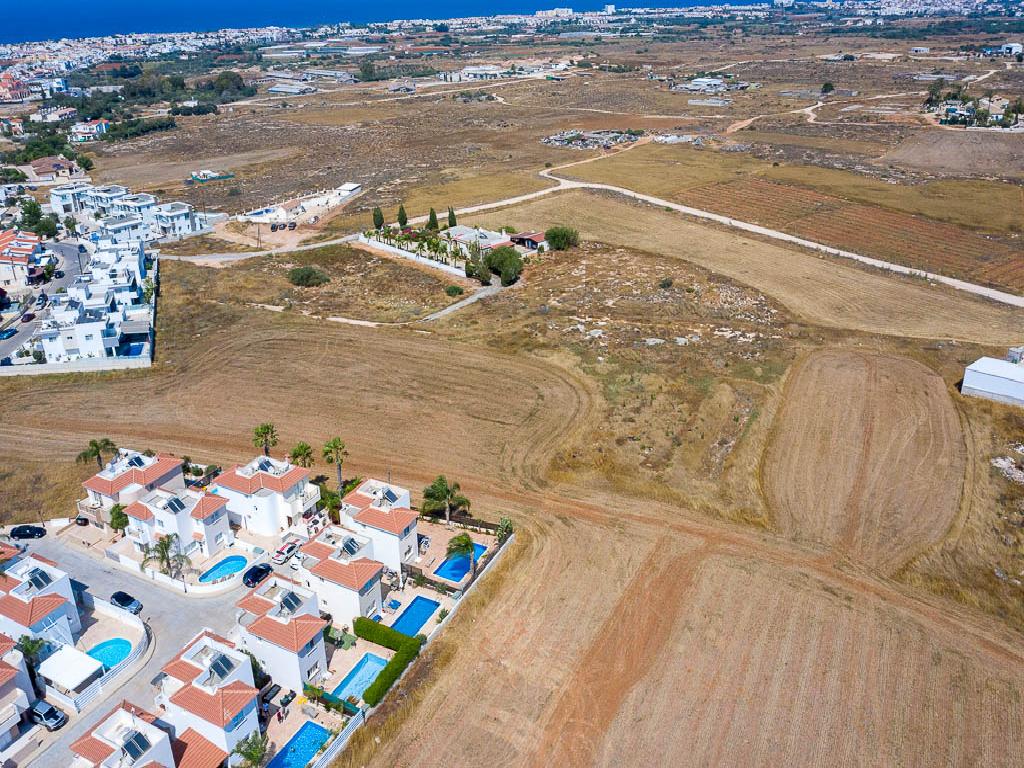 Field-Paralimni-PR35010