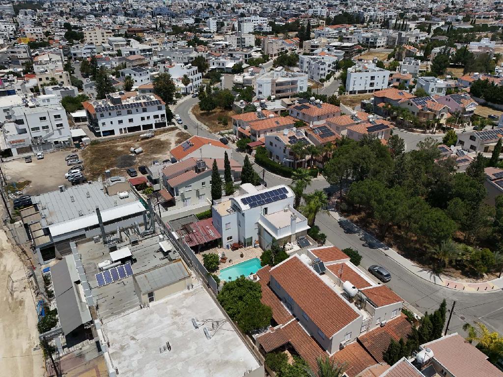 &Alpha;&nu;&epsilon;&xi;ά&rho;&tau;&eta;&tau;&eta; &kappa;&alpha;&tau;&omicron;&iota;&kappa;ί&alpha;, Ά&gamma;&iota;&omicron;&sigmaf; &Beta;&alpha;&sigma;ί&lambda;&epsilon;&iota;&omicron;&sigmaf;, &Sigma;&tau;&rho;ό&beta;&omicron;&lambda;&omicron;&sigmaf;, &Lambda;&epsilon;&upsilon;&kappa;&omega;&sigma;ί&alpha;