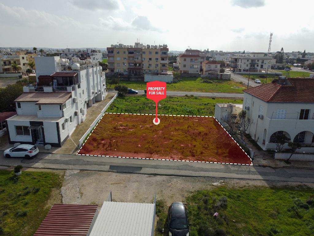 &Omicron;&iota;&kappa;ό&pi;&epsilon;&delta;&omicron; - &Pi;&alpha;&rho;&alpha;&lambda;ί&mu;&nu;&iota;, &Alpha;&mu;&mu;&omicron;&chi;ώ&sigma;&tau;&omicron;&upsilon;