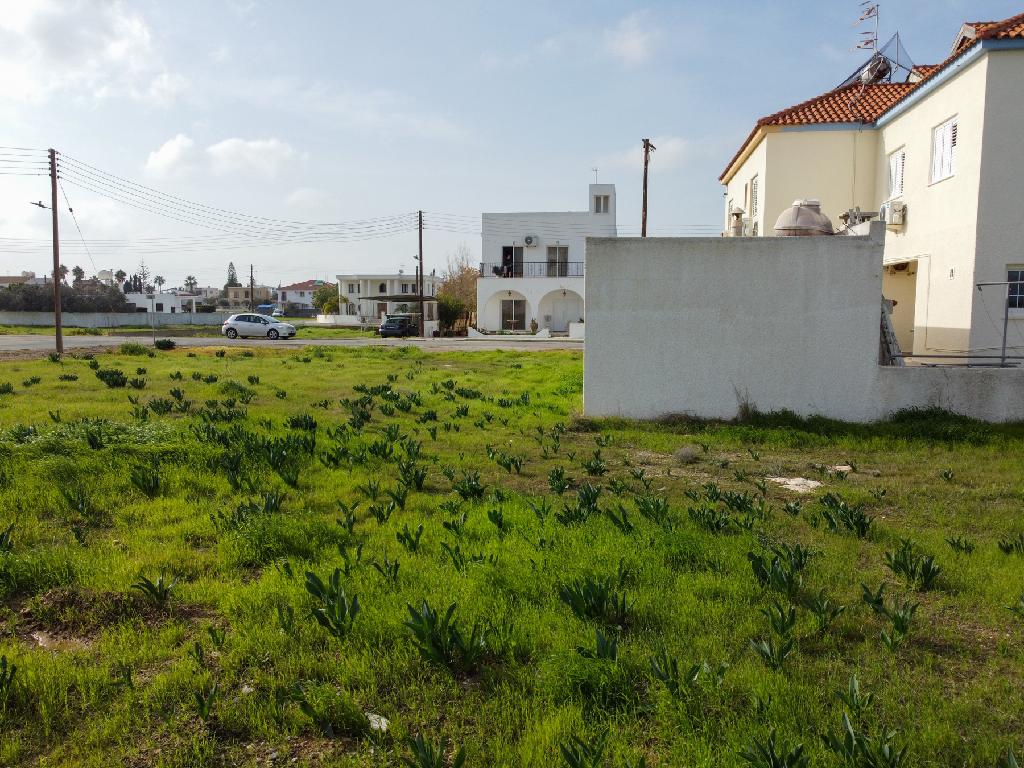 &Omicron;&iota;&kappa;ό&pi;&epsilon;&delta;&omicron; - &Pi;&alpha;&rho;&alpha;&lambda;ί&mu;&nu;&iota;, &Alpha;&mu;&mu;&omicron;&chi;ώ&sigma;&tau;&omicron;&upsilon;