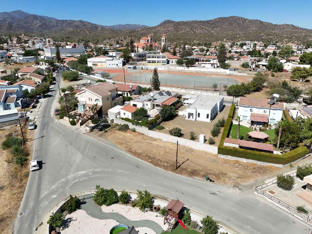 &Omicron;&iota;&kappa;ό&pi;&epsilon;&delta;&omicron; - &Lambda;&upsilon;&theta;&rho;&omicron;&delta;ό&nu;&tau;&alpha;&sigmaf;, &Lambda;&epsilon;&upsilon;&kappa;&omega;&sigma;ί&alpha;