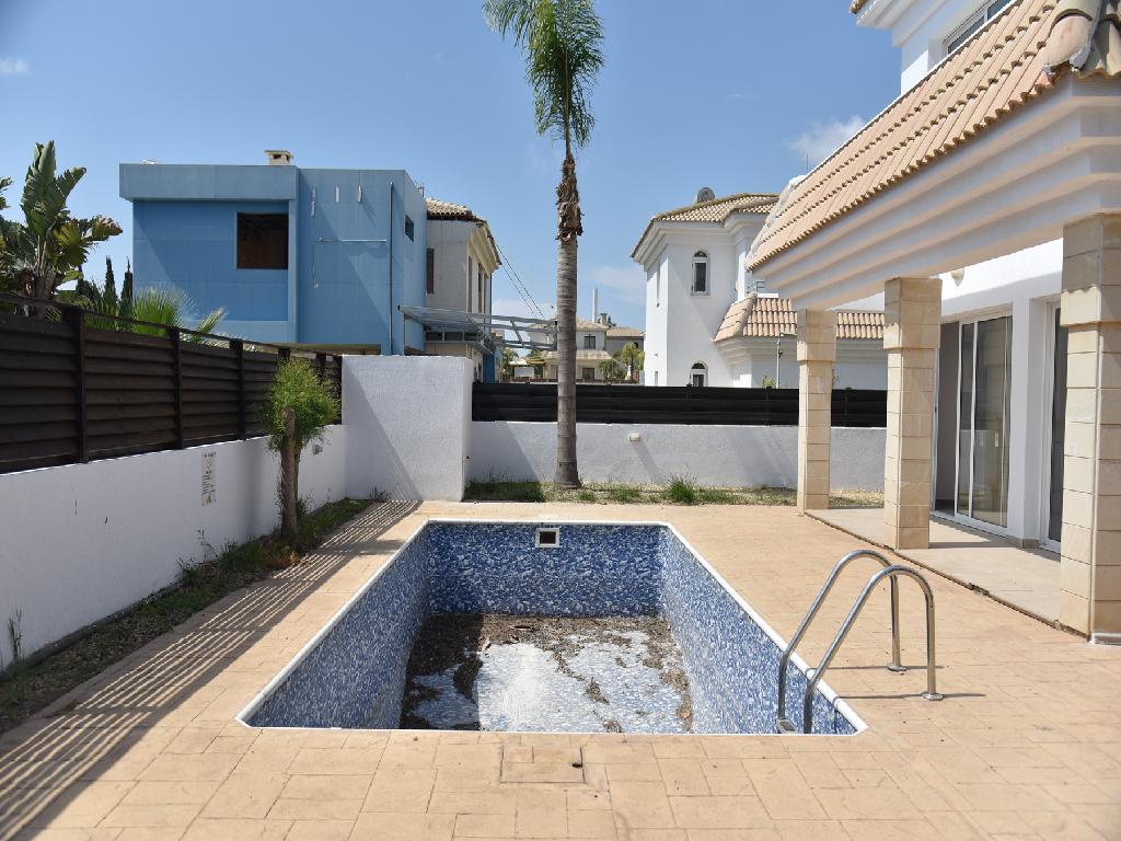Detached house-Paralimni-PR42299