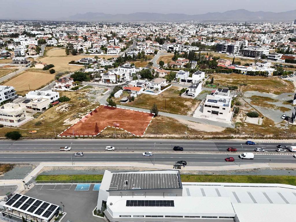 &Epsilon;&mu;&pi;&omicron;&rho;&iota;&kappa;ό &chi;&omega;&rho;ά&phi;&iota; - &Sigma;&tau;&rho;ό&beta;&omicron;&lambda;&omicron;&sigmaf;, &Lambda;&epsilon;&upsilon;&kappa;&omega;&sigma;ί&alpha;