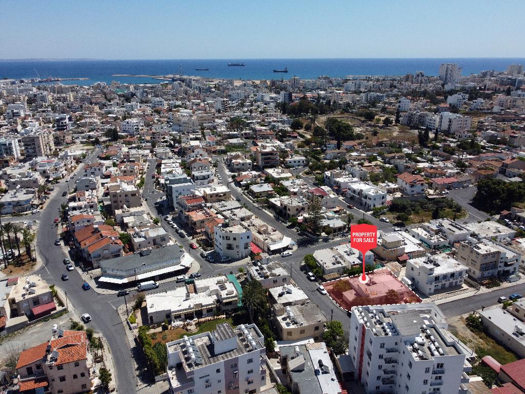&Omicron;&iota;&kappa;ό&pi;&epsilon;&delta;&omicron; - &Chi;&rho;&upsilon;&sigma;&sigma;&omicron;&pi;&omicron;&lambda;ί&tau;&iota;&sigma;&sigma;&alpha;, &Lambda;ά&rho;&nu;&alpha;&kappa;&alpha;