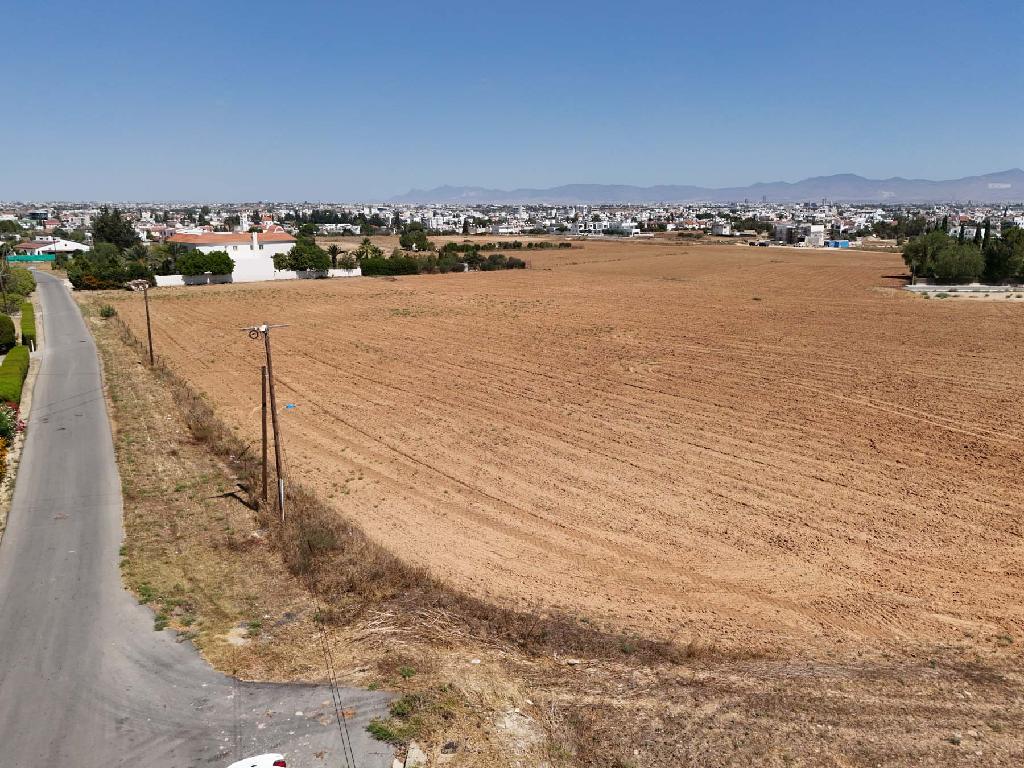 Field-Latsia-PR32685