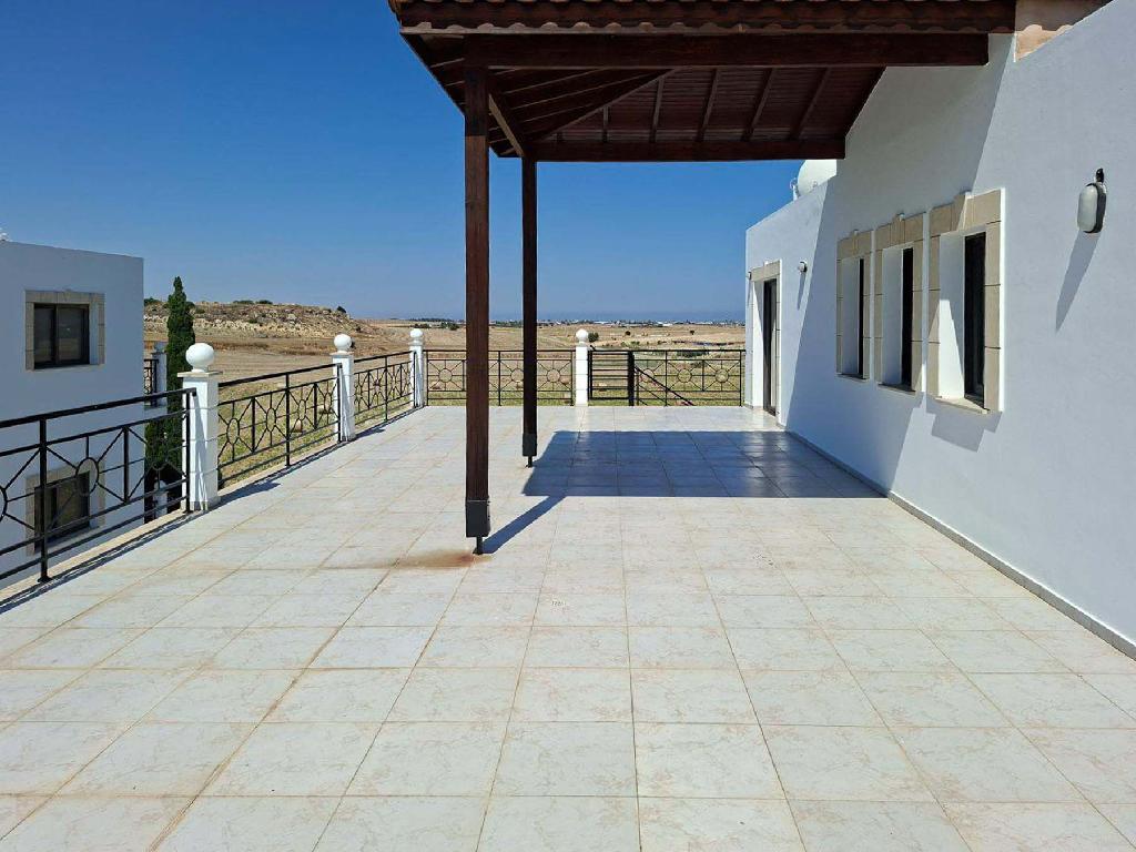 &Delta;&iota;&alpha;&mu;έ&rho;&iota;&sigma;&mu;&alpha; - Paramount Gardens - &Tau;&epsilon;&rho;&sigma;&epsilon;&phi;ά&nu;&omicron;&upsilon;, &Lambda;ά&rho;&nu;&alpha;&kappa;&alpha;