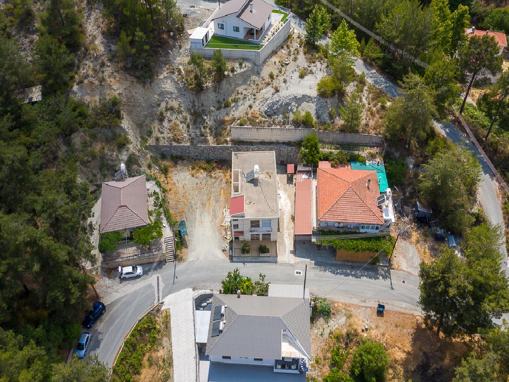 Mixed-use Building-Amiantos-PR12727
