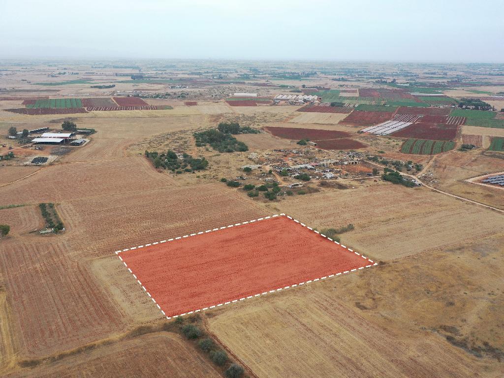Field-Avgorou-PR37077