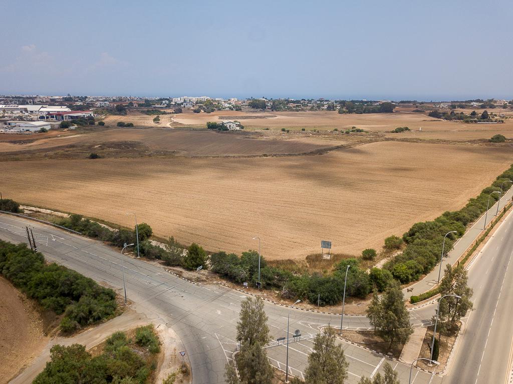 Field-Paralimni-PR42640