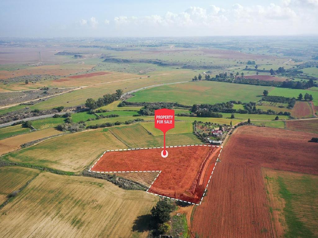 Field-Avgorou-PR13820