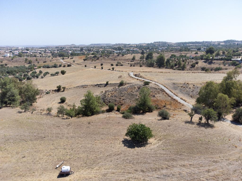 Field-Klirou-PR14827