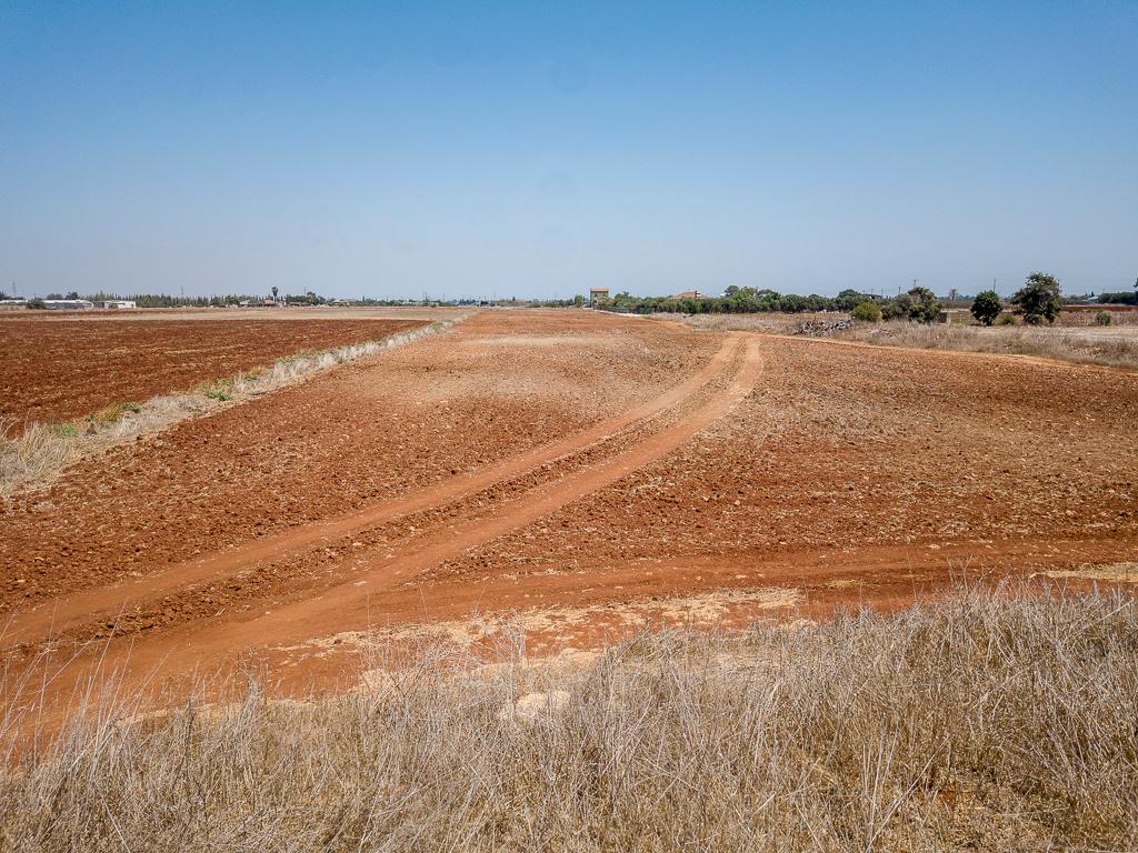 Field-Avgorou-PR40876
