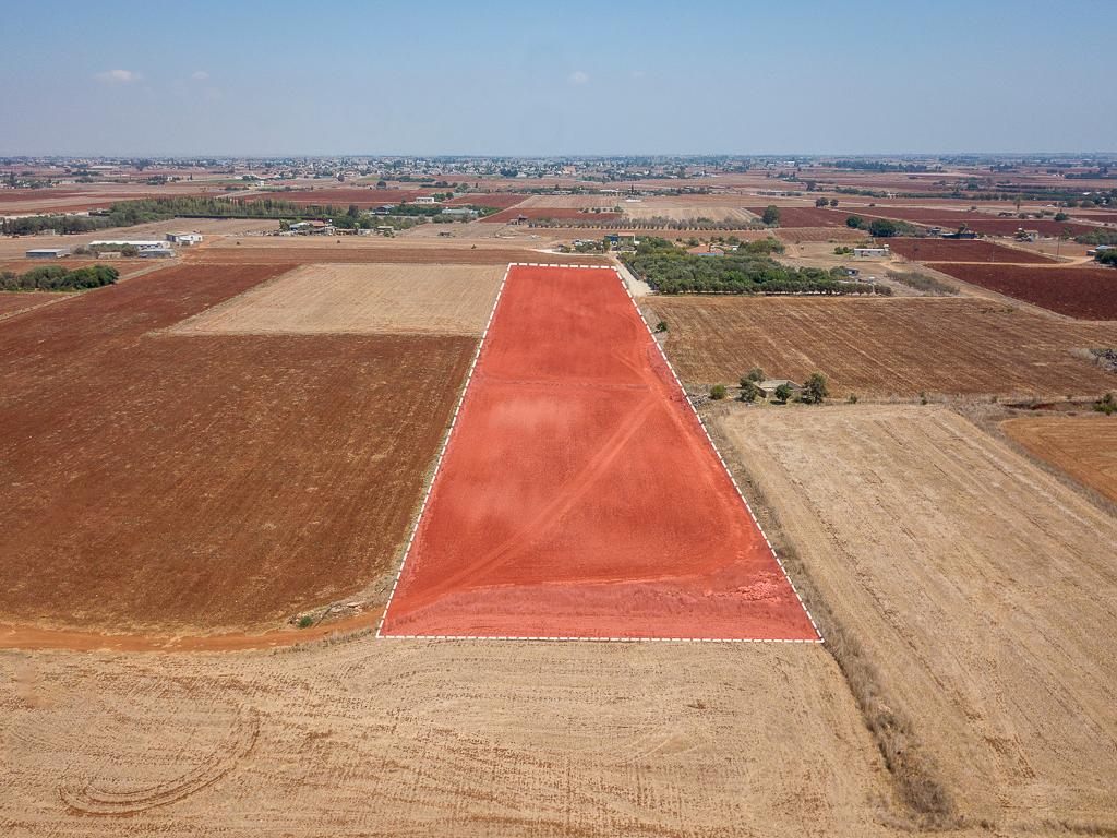 Field-Avgorou-PR40876
