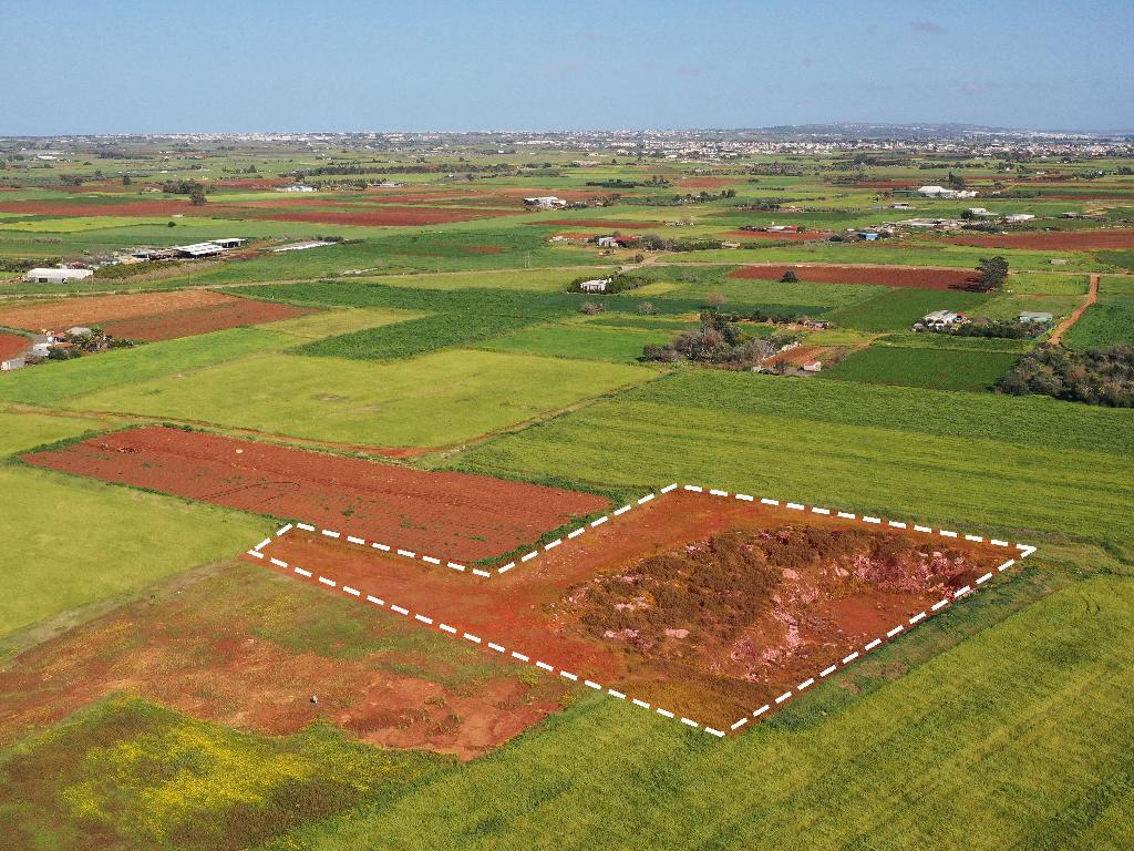 Field-Avgorou-PR13702