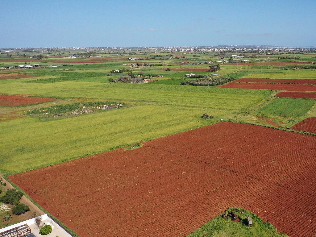 Field-Avgorou-PR13702
