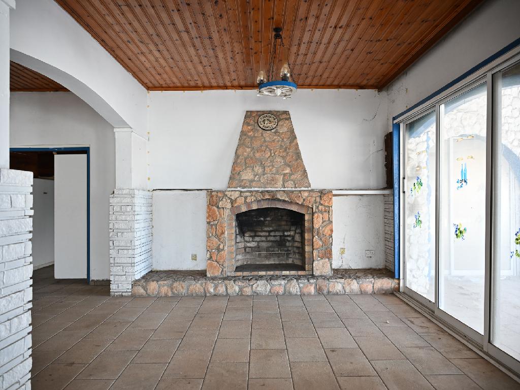 Κατάστημα και Διαμέρισμα - Παραλίμνι, Αμμόχωστος