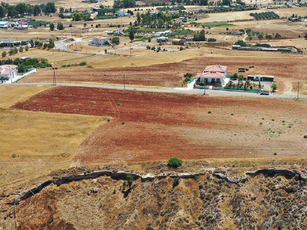 Field - Palaiometocho, Nicosia