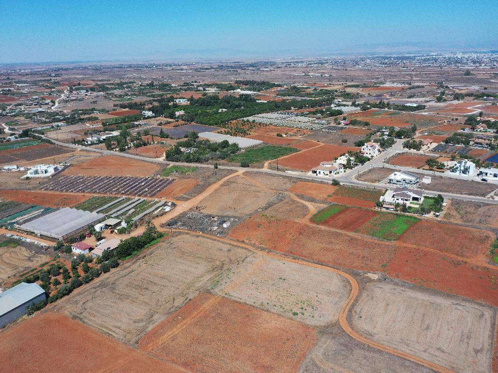Field-Deryneia-PR34249